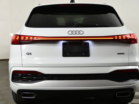 Certified 2025 Audi Q5 Premium w/ Convenience Package image 8