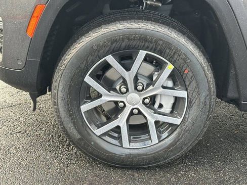 New 2025 Jeep Grand Cherokee Limited w/ Luxury Tech Group II image 11