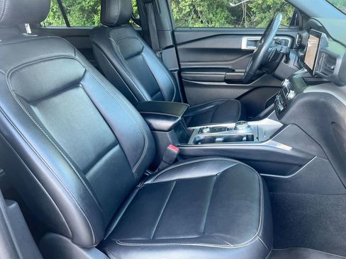 Used 2020 Ford Explorer XLT w/ Equipment Group 202A AWD/4WD image 26