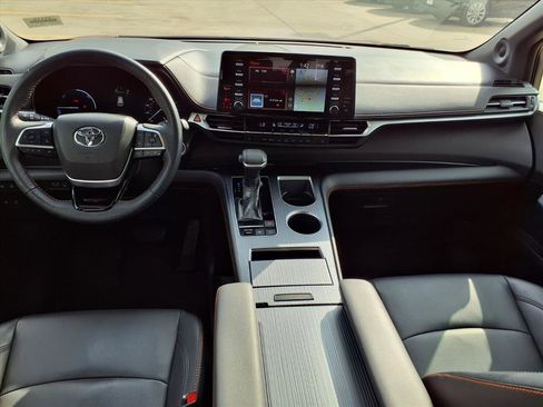 Used 2021 Toyota Sienna XSE image 13