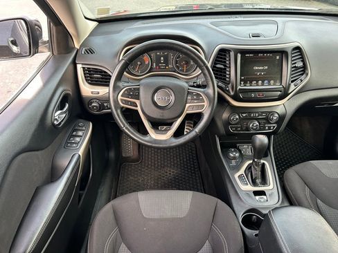 Used 2017 Jeep Cherokee Latitude w/ Comfort/Convenience Group image 31