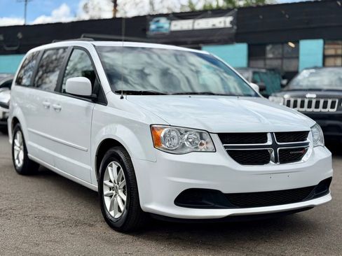 Used 2016 Dodge Grand Caravan SXT FWD image 1