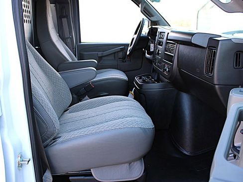 Used 2025 Chevrolet Express 2500 Extended w/ Communications Package image 24