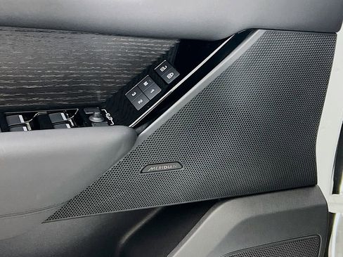 Used 2026 Land Rover Range Rover Velar S AWD/4WD image 19