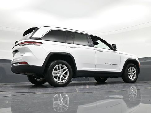 Used 2023 Jeep Grand Cherokee Laredo image 35