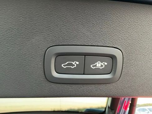 Certified 2023 Volvo C40 Recharge Core image 24