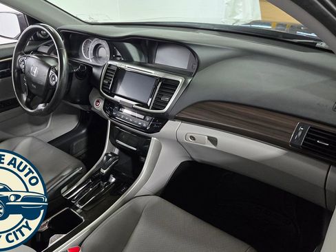 Used 2017 Honda Accord EX-L image 37