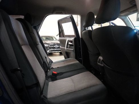 Used 2018 Toyota 4Runner SR5 AWD/4WD image 14
