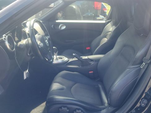 Used 2019 Nissan 370Z Touring RWD image 11