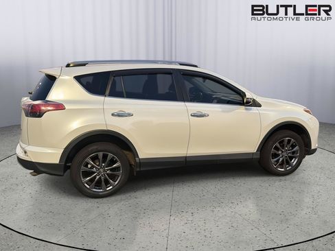 Used 2018 Toyota RAV4 Limited FWD image 7