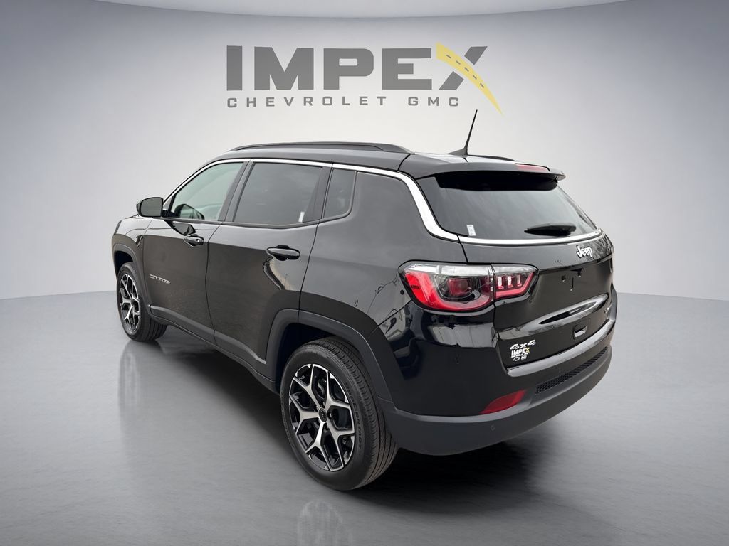 Used 2025 Jeep Compass Limited AWD/4WD image 3