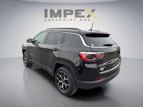 Used 2025 Jeep Compass Limited AWD/4WD image 3