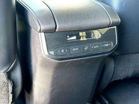 Used 2021 Toyota Highlander XSE AWD/4WD image 23