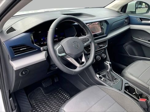 Used 2023 Volkswagen Taos SE w/ Panoramic Sunroof Package FWD image 18