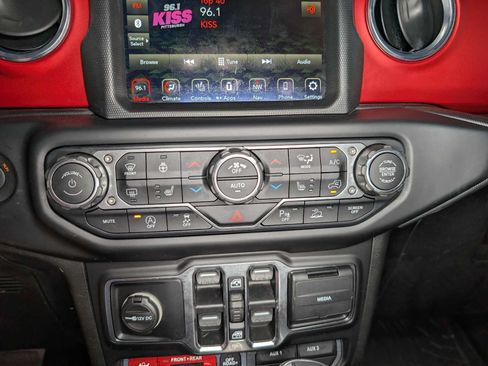 Used 2020 Jeep Gladiator Rubicon AWD/4WD image 36