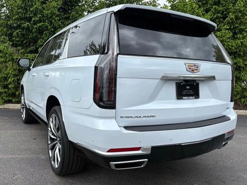 Used 2026 Cadillac Escalade Luxury w/ Touring Package AWD/4WD image 3