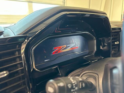 Used 2024 Chevrolet Silverado 2500 LT w/ Safety Package image 28