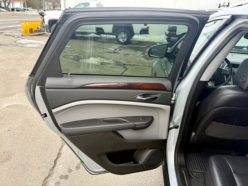 Used 2011 Cadillac SRX Luxury image 19