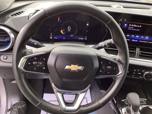 Used 2024 Chevrolet Trax LT w/ LT Convenience Package image 10