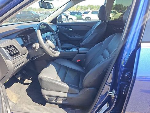 Used 2023 Nissan Rogue SL w/ SL Premium Package image 2