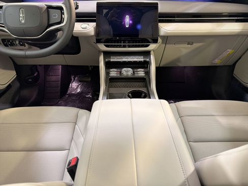 New 2026 Lincoln Nautilus Premier image 22