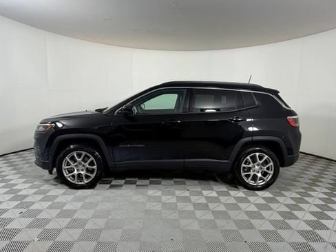 Used 2024 Jeep Compass Latitude AWD/4WD image 4