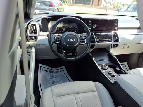 Used 2023 Kia Sorento EX AWD/4WD image 4