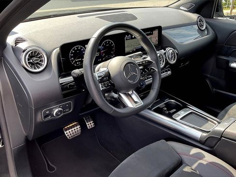 Used 2025 Mercedes-Benz GLA 35 AMG 4MATIC image 11