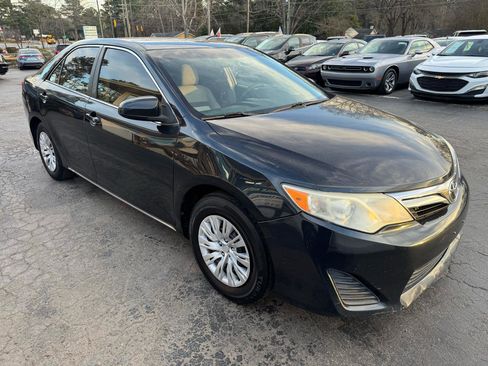 Used 2014 Toyota Camry LE FWD image 3