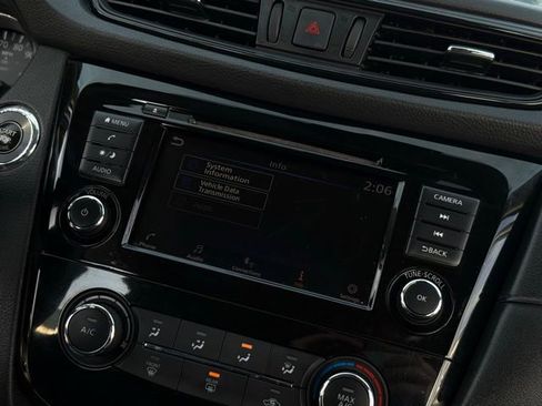 Used 2019 Nissan Rogue S image 26