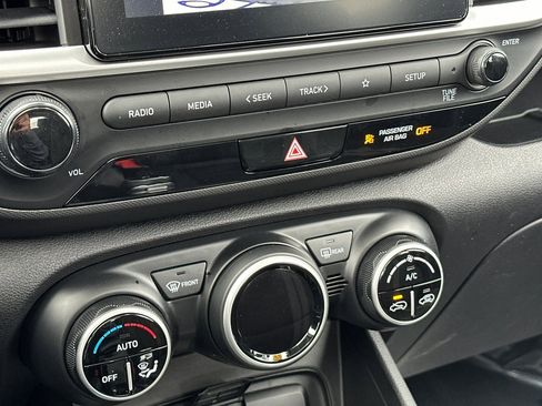 Used 2025 Hyundai Venue SEL image 23