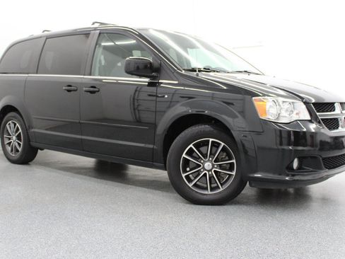 Used 2016 Dodge Grand Caravan SXT FWD image 1