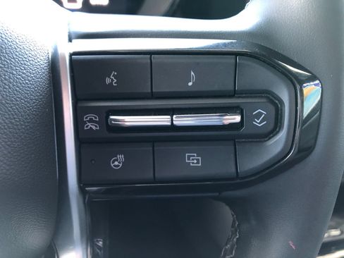Used 2023 Chevrolet Colorado ZR2 w/ ZR2 Convenience Package III AWD/4WD image 29