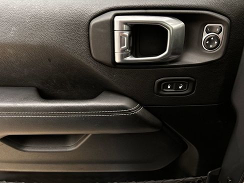 Used 2021 Jeep Wrangler Unlimited Sahara image 25