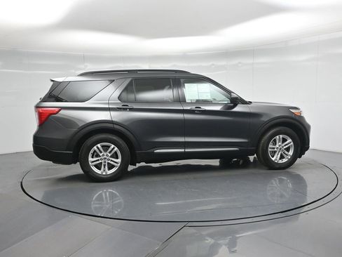 Used 2020 Ford Explorer XLT image 27
