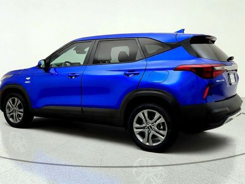 Used 2023 Kia Seltos LX AWD/4WD image 7