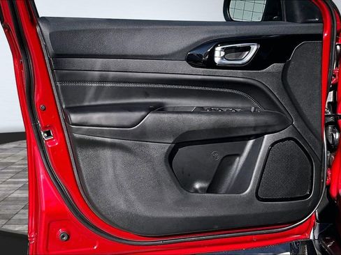 New 2026 Jeep Compass Latitude image 13