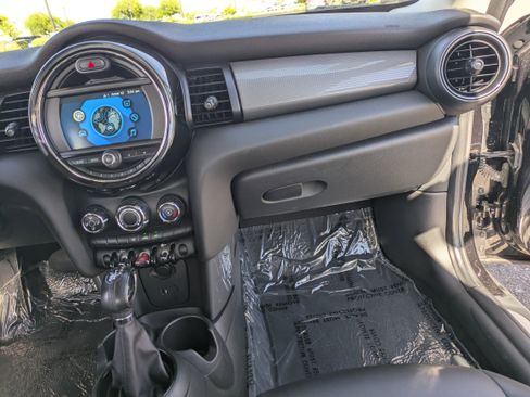 Used 2019 MINI Cooper 2-Door Hardtop image 18
