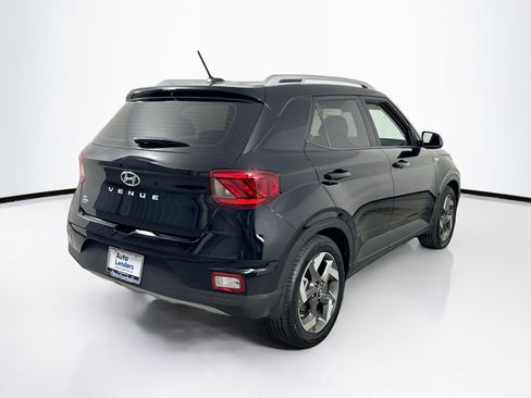 Used 2023 Hyundai Venue SEL FWD image 5