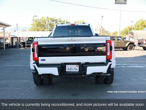 Used 2025 Ford F450 Platinum w/ FX4 Off-Road Package image 4
