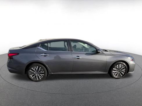 Used 2025 Nissan Altima 2.5 SV image 16