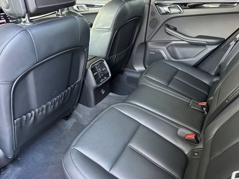 Certified 2024 Porsche Macan AWD/4WD image 13
