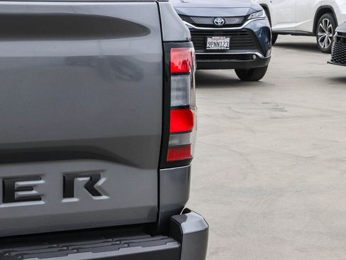 Used 2025 Nissan Frontier SV w/ SV Convenience Package RWD image 8