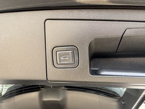 Used 2025 Cadillac XT4 Sport image 14