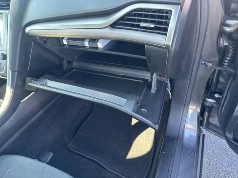 Used 2020 Ford Fusion SE image 20