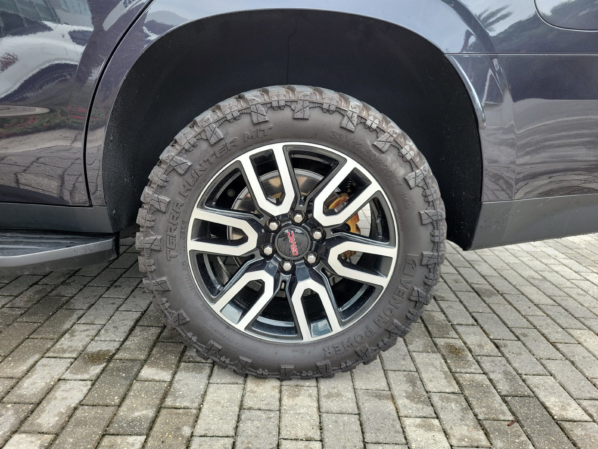 Used 2024 GMC Yukon AT4 AWD/4WD image 9