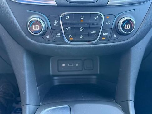 Used 2021 Chevrolet Equinox LT FWD image 28