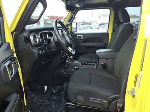 Used 2023 Jeep Wrangler Sahara w/ Cold Weather Group image 10