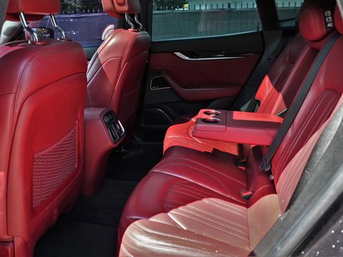 Used 2017 Maserati Levante image 26