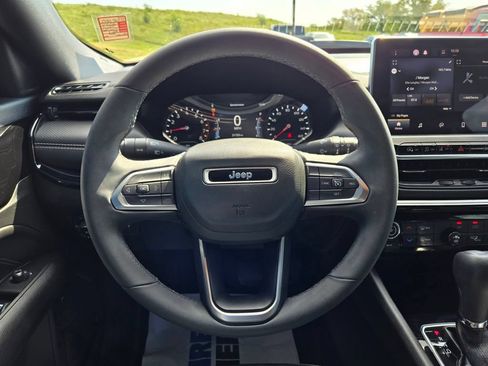 Used 2024 Jeep Compass Latitude AWD/4WD image 19